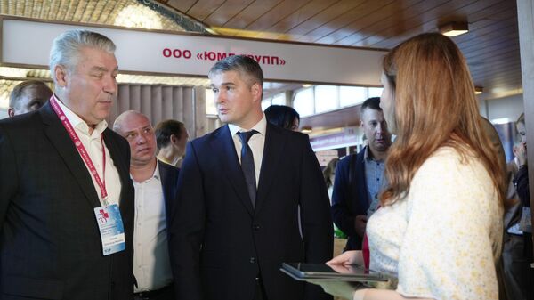 Министр здравоохранения Крыма Алексей Натаров на выставке Здравоохранение. Крым 2025