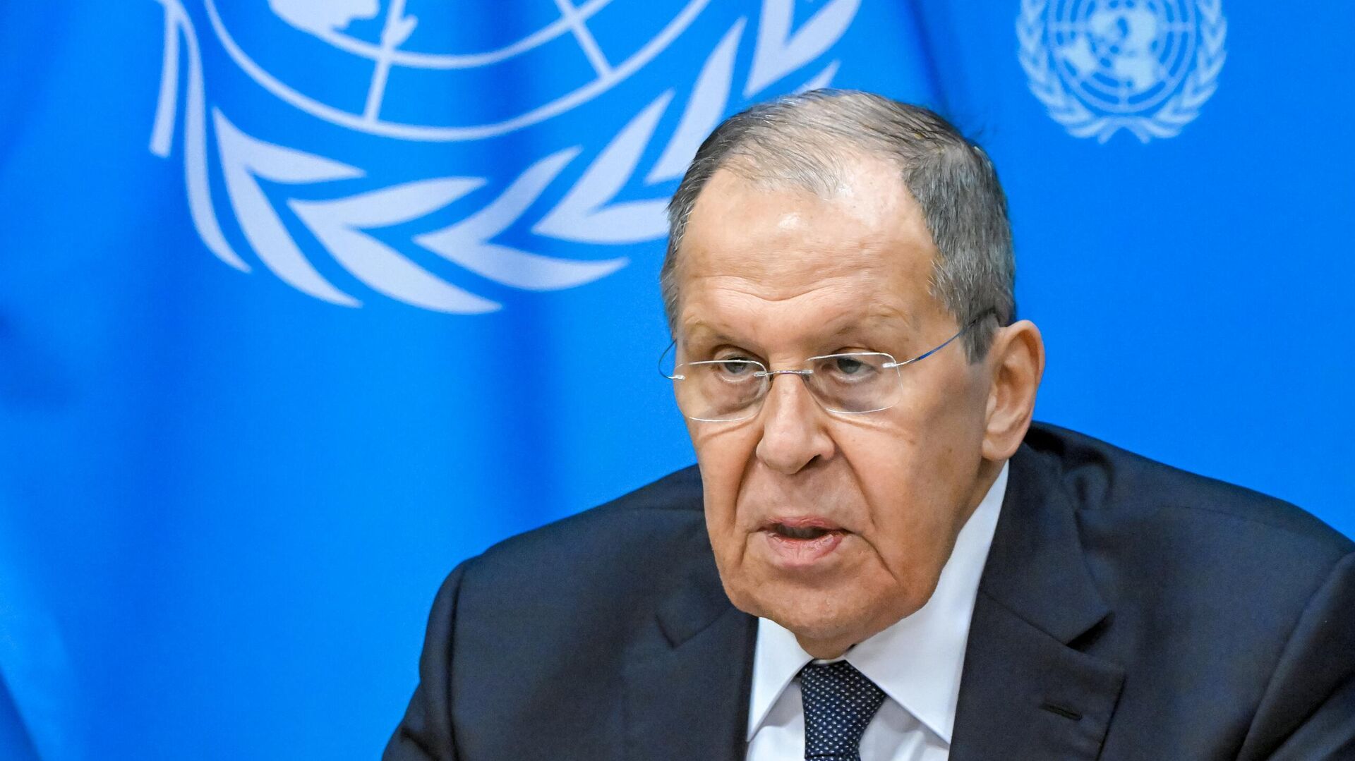 Министр иностранных дел РФ Сергей Лавров выступает на пресс-конференции после заседания в рамках недели высокого уровня 80-й сессии Генеральной Ассамблеи ООН в Нью-Йорке - РИА Новости, 1920, 27.09.2025