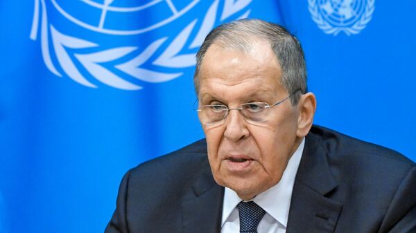 Министр иностранных дел РФ Сергей Лавров выступает на пресс-конференции после заседания в рамках недели высокого уровня 80-й сессии Генеральной Ассамблеи ООН в Нью-Йорке