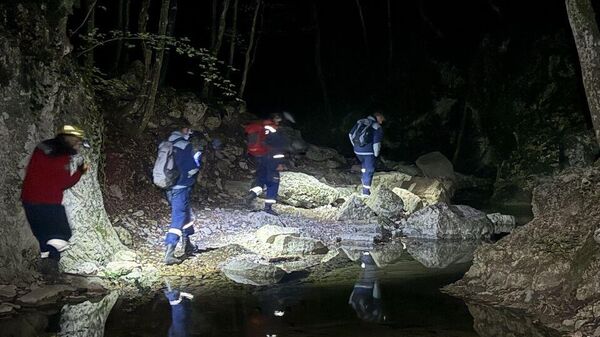 В Крыму более 8 часов искали заблудившуюся в горах туристку