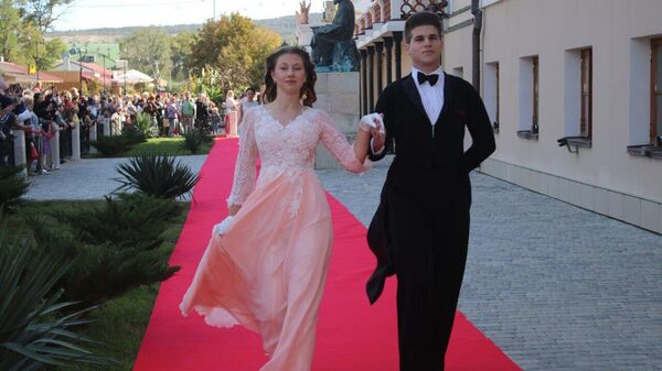 В Феодосии прошел благотворительный Бал у Айвазовского