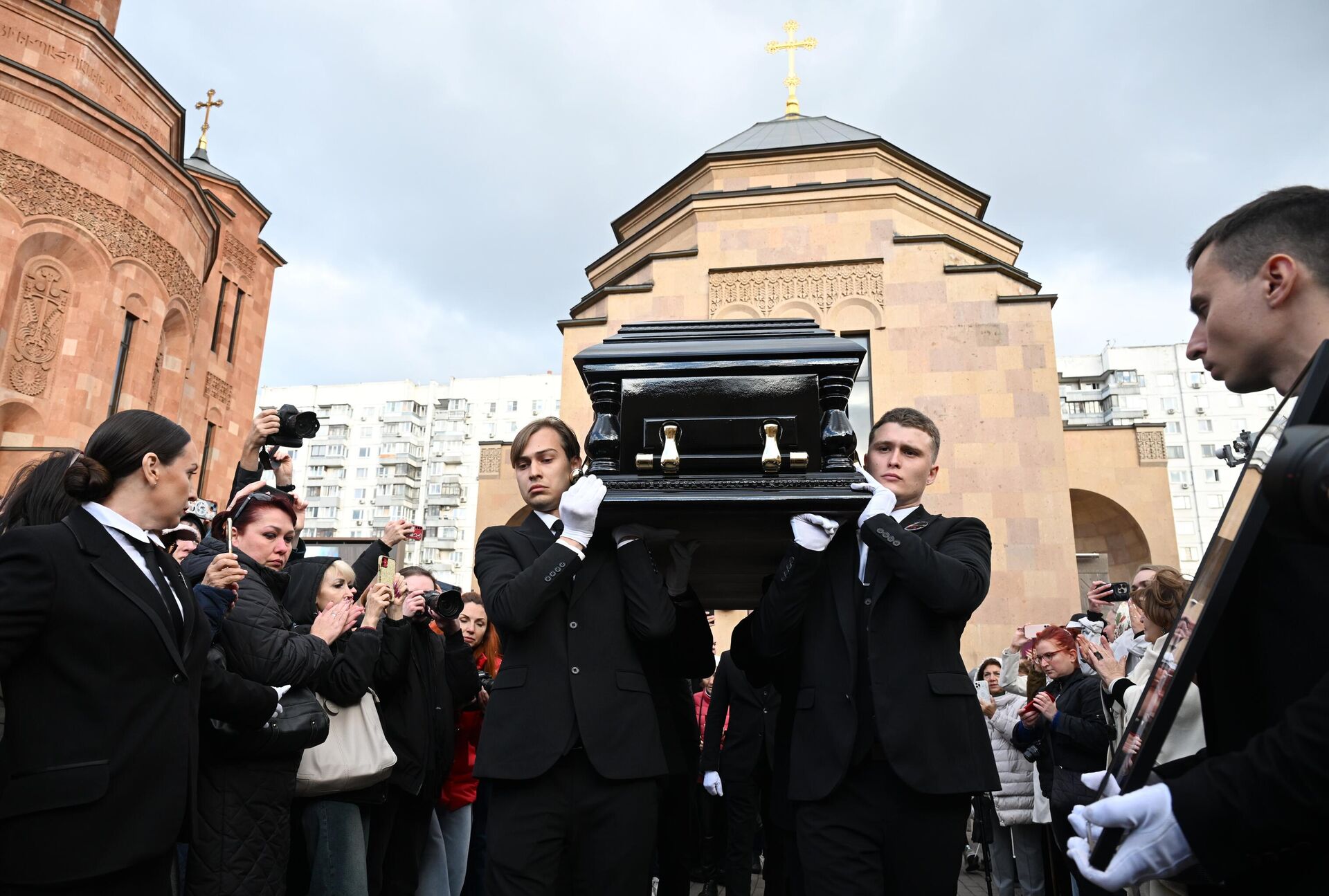 Прощание с Тиграном Кеосаяном в Москве - РИА Новости, 1920, 28.09.2025