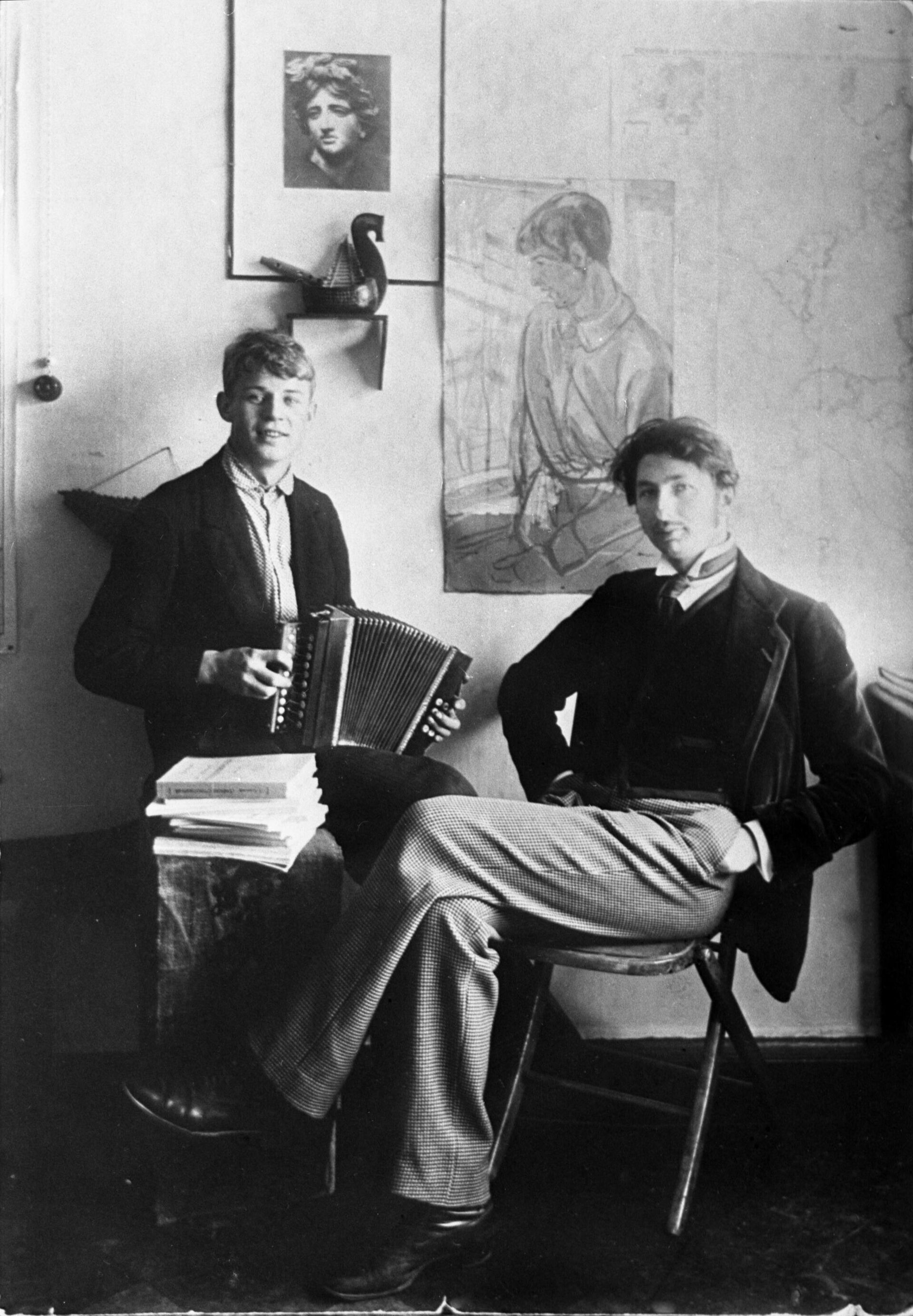 Русские поэты Сергей Есенин (слева) и Сергей Городецкий. 1914 г. - РИА Новости, 1920, 02.10.2025