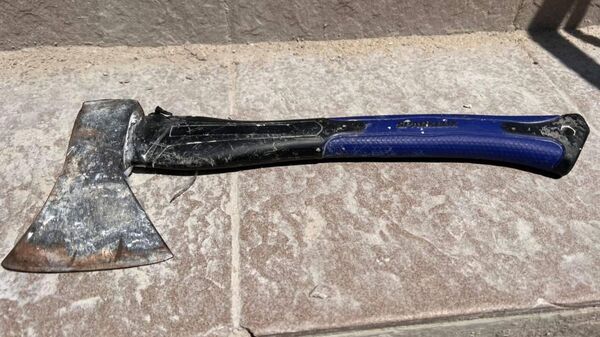 В Алуште пьяный отец угрожал убить сына топором