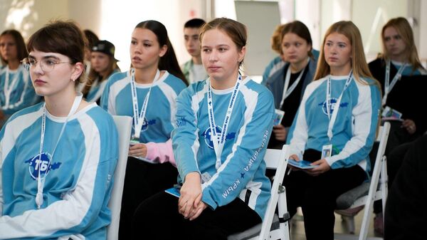  Шеф-редактор РИА Новости Крым Ольга Леонова поделилась опытом с юными коллегами на медиафоруме  Таврический бриз