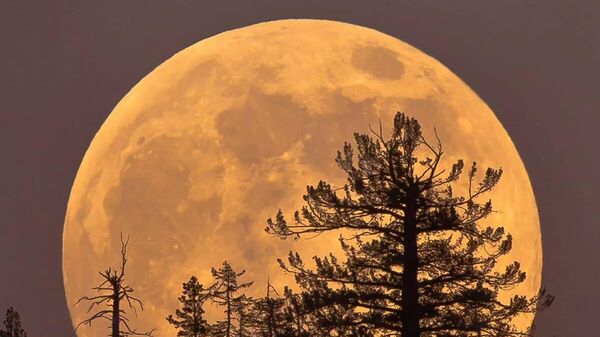 Осеннее суперлуние