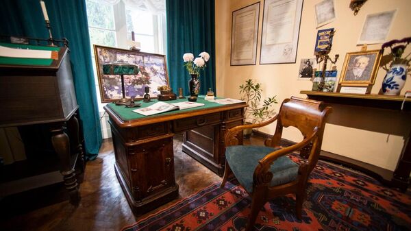 Старинная мебель в экспозиции музея Коровина в Гурзуфе