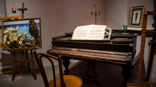 Фортепиано, над которым еще предстоит поработать реставратору