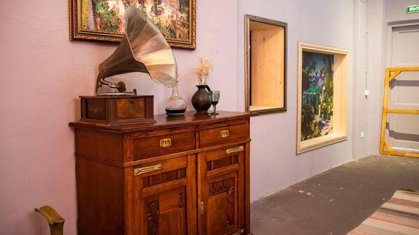 Отреставрированный комод, в котором хранился рисунок сына художника Алексея