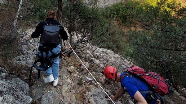 Трое взрослых и двое детей 5 и 10 лет заблудились в районе каньона Узунджа