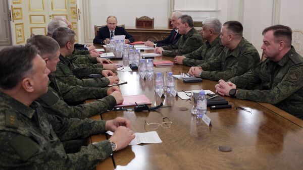 Президент РФ Владимир Путин на совещании с руководством Министерства обороны РФ, Генерального штаба и командующими группировками войск
