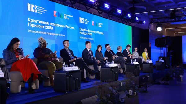 Александр Новак выступил на объединенной пленарной сессии Креативная экономика России. Горизонт 2050