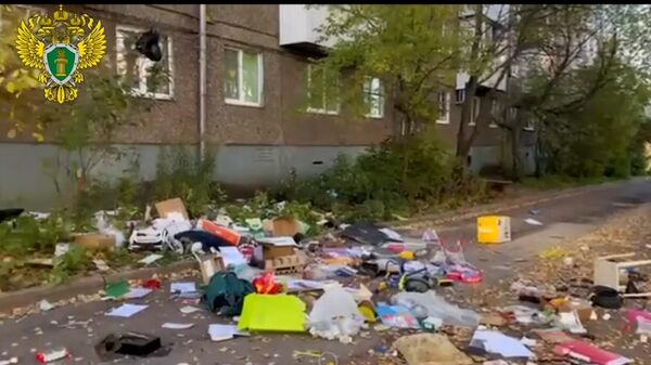 Кадры квартиры, с балкона которой мужчина выбросил малолетнюю дочь