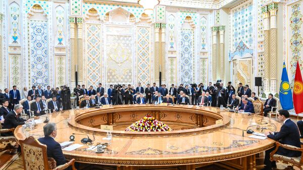 Государственный визит президента Владимира Путина в Таджикистан. Заседание Второго саммита Россия - Центральная Азия в Правительственной резиденции в Душанбе.