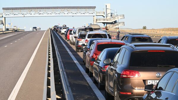 Автомобильная пробка перед Крымским мостом