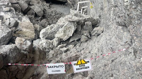 В Новом Свете в Крыму обвалилась скала в гроте на тропе Голицына