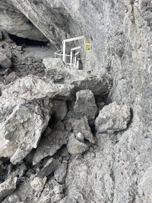 В Новом Свете в Крыму обвалилась скала в гроте на тропе Голицына