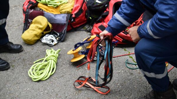 Учебно-тренировочное занятие спасателей Крыма на канатной дороге в Ялте Учебно-тренировочное занятие спасателей Крыма на канатной дороге в Ялте