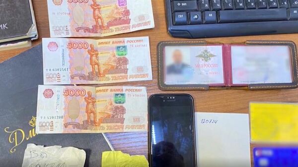 В Севастополе осудили двух бывших оперов за вымогательство