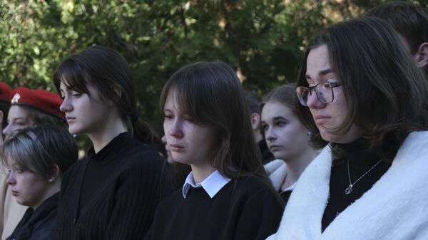 Керчане почтили память погибших в политехническом колледже в седьмую годовщину трагедии