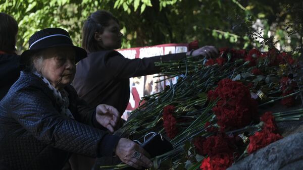 Керчане почтили память погибших в политехническом колледже в седьмую годовщину трагедии