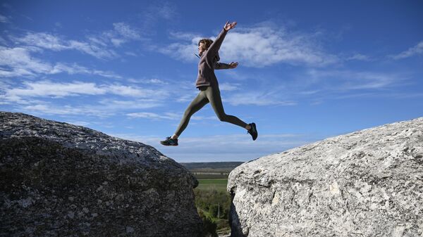 Туристка на горе Арман-Кая