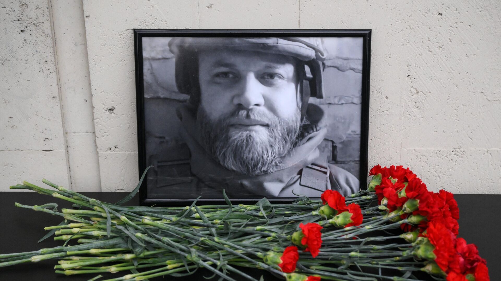 Военкор РИА Новости Иван Зуев погиб в Запорожской области Военкор РИА Новости Иван Зуев погиб в Запорожской области - РИА Новости, 1920, 18.10.2025