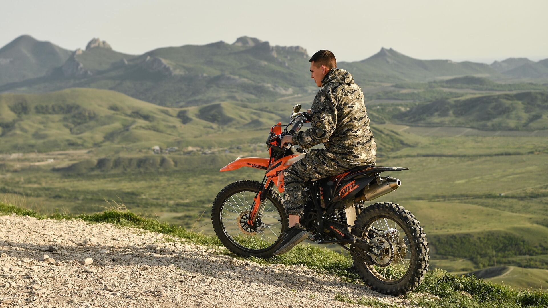 Парень на питбайке в Крыму - РИА Новости, 1920, 19.10.2025