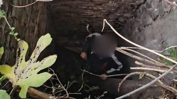 Крымские спасатели оказали помощь мужчине, упавшему в колодец 
