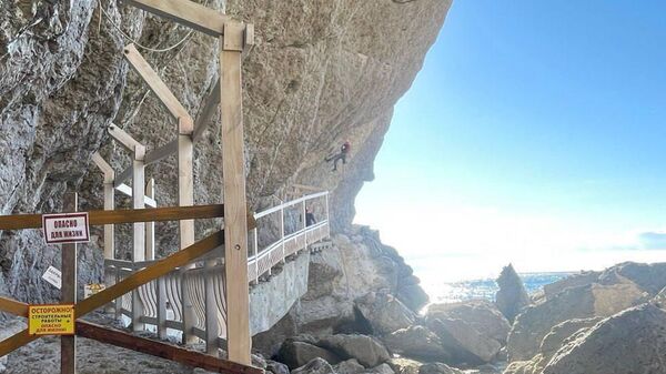 На тропе Голицына убирают камни после обвала