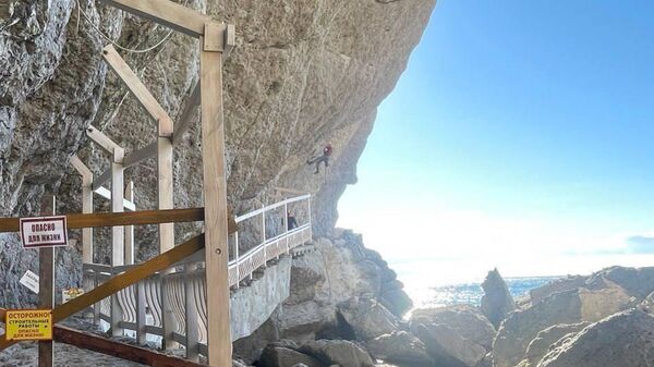 На тропе Голицына убирают камни после обвала