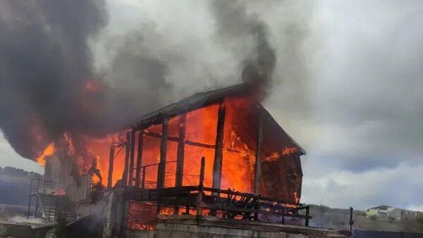 В Симферопольском районе ликвидировали пожар в частном доме
