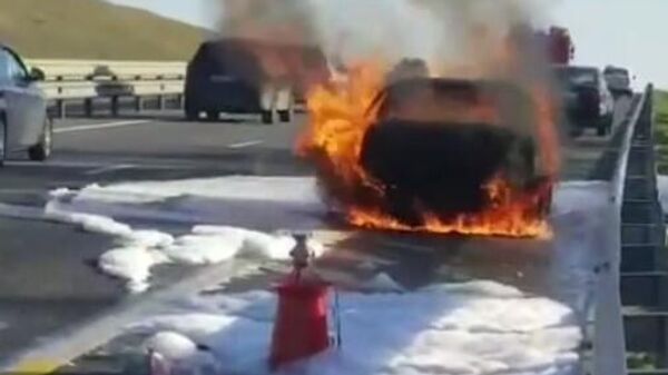 На трассе Таврида сгорел легковой автомобиль
