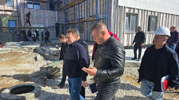 Председатель республиканского Совмина Юрий Гоцанюк проинспектировал строительстве детского садика в Евпатории Председатель республиканского Совмина Юрий Гоцанюк проинспектировал строительстве детского садика в Евпатории