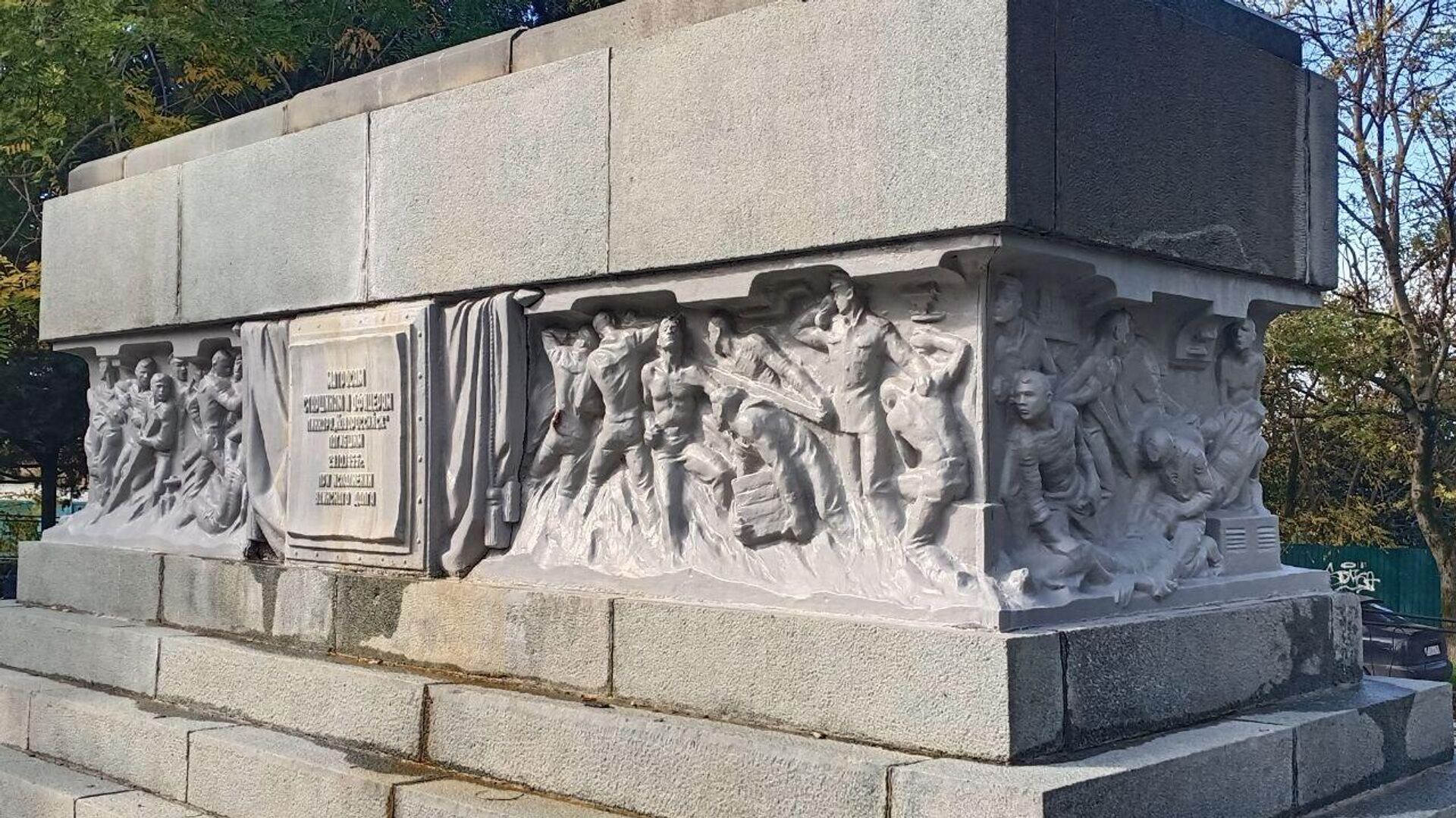 Памятник морякам, погибшим на линкоре Новороссийск в Севастополе 29 окт 1955 года Памятник морякам, погибшим на линкоре Новороссийск в Севастополе 29 окт 1955 года - РИА Новости, 1920, 29.10.2025