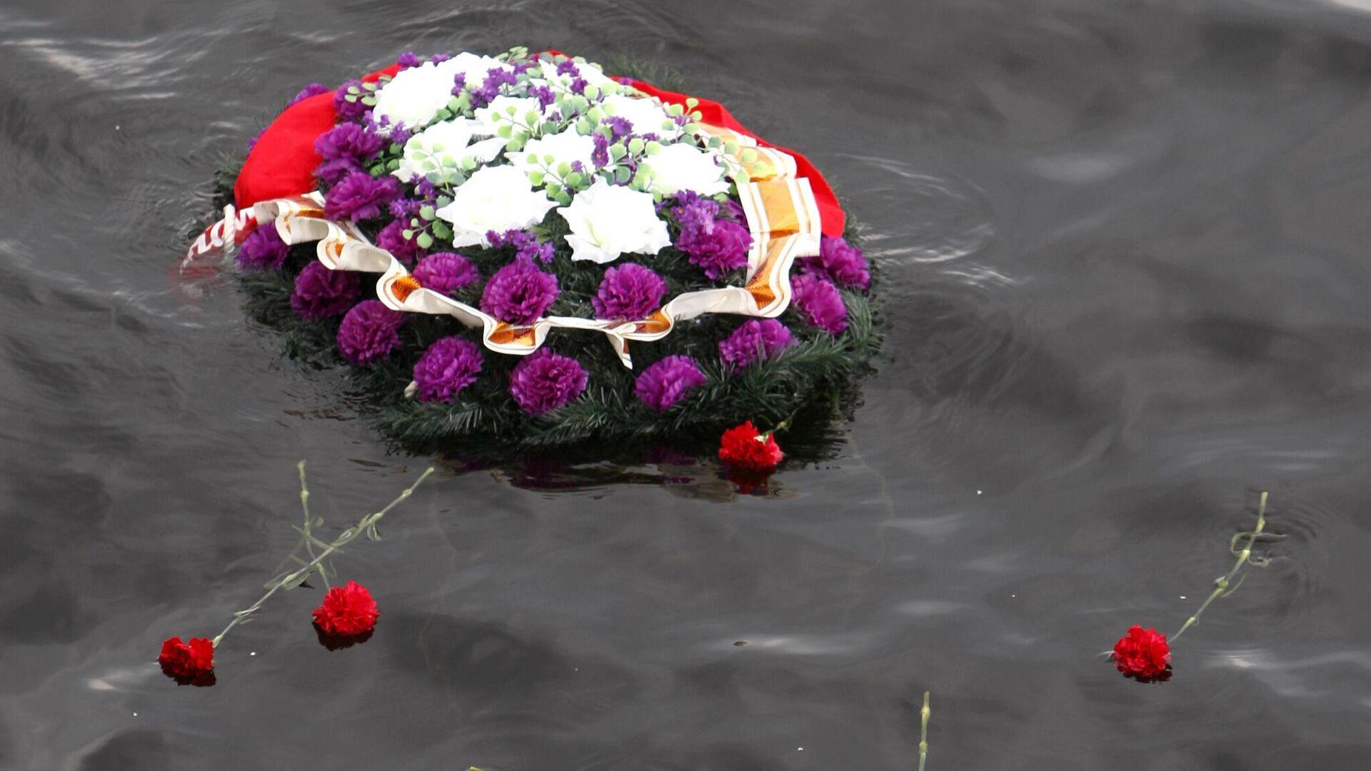 Церемония увековечения памяти погибшего экипажа судна - РИА Новости, 1920, 29.10.2025