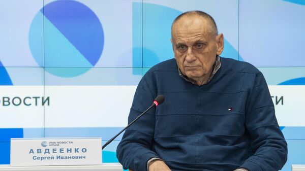 Автор книги, член Союза журналистов России и Запорожской области Сергей Авдеенко