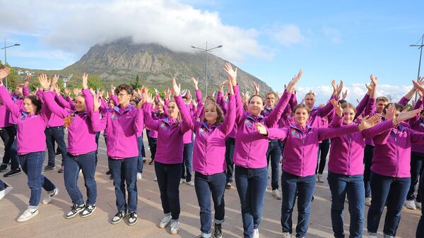 В Артеке День народного единства отметили масштабным флешмобом В Артеке День народного единства отметили масштабным флешмобом