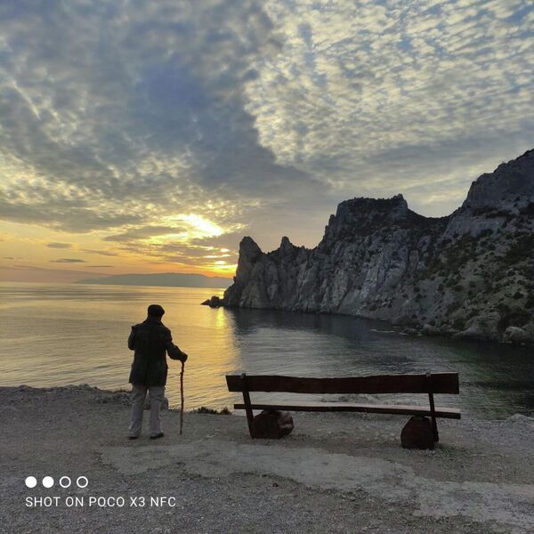В Крыму фотограф Лев Архипов проводит бесплатные экскурсии для ветеранов СВО в Новом Свете