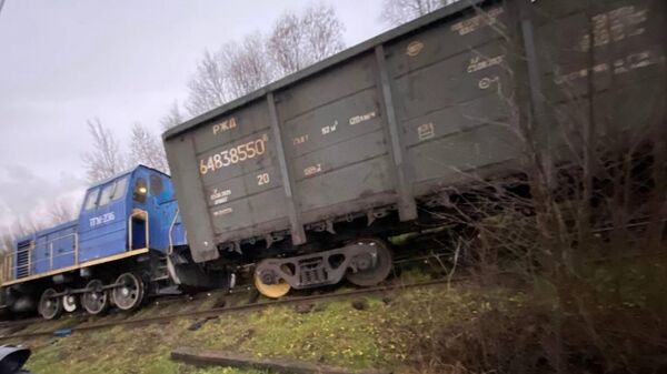 Сход тепловоза на путях в Ленинградской области