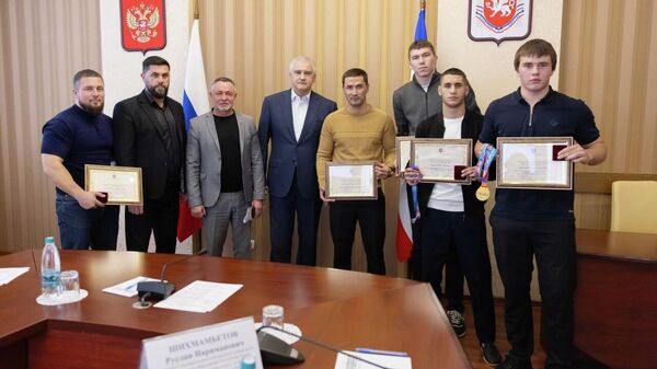 Аксенов наградил крымских спортсменов за победу в первенстве Европе по боксу