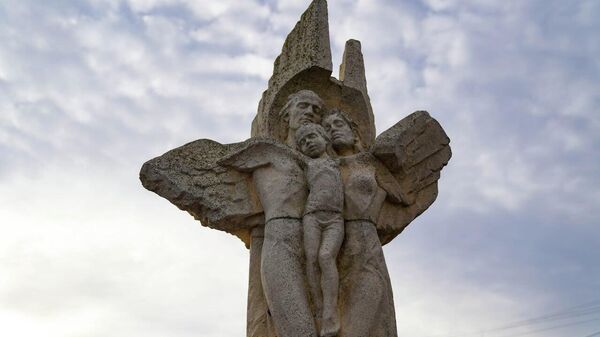 В Евпатории открыли после благоустройства сквера памяти погибших при взрыве в жилом доме