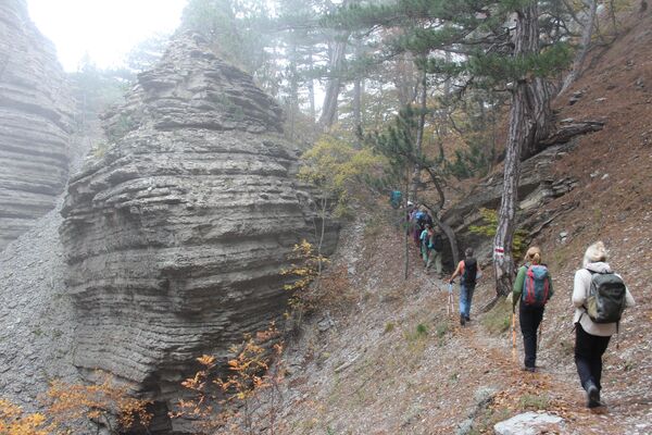 Экскурсии по партизанским местам в горах Крыма,. Из архива Константина Попова Экскурсии по партизанским местам в горах Крыма,. Из архива Константина Попова