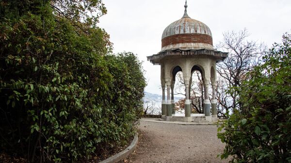 Турецкая беседка в Ливадийском парке Турецкая беседка в Ливадийском парке