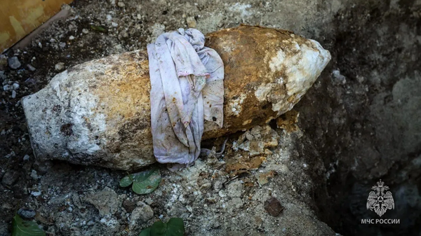 В Севастополе пиротехники МЧС России обезвредили 50-киллограмовую авиабомбу