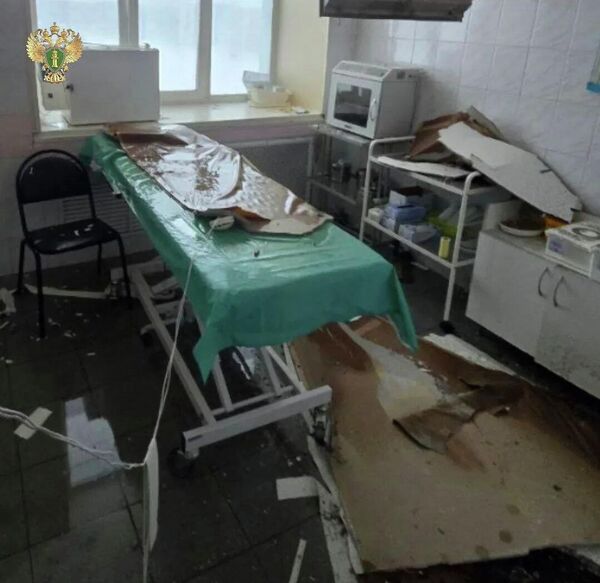 Здание Северо-Курильской центральной районной больницы повреждено после землетрясения