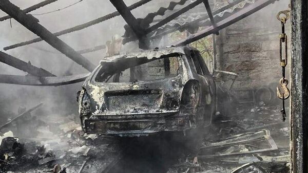 Гараж с автомобилем внутри сгорел в Севастополе