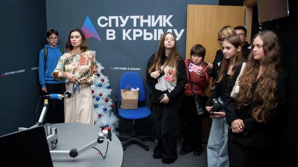Сотрудники медиагруппы Россия сегодня в Крыму рассказали детям о закулисье журналистики Сотрудники медиагруппы Россия сегодня в Крыму рассказали детям о закулисье журналистики