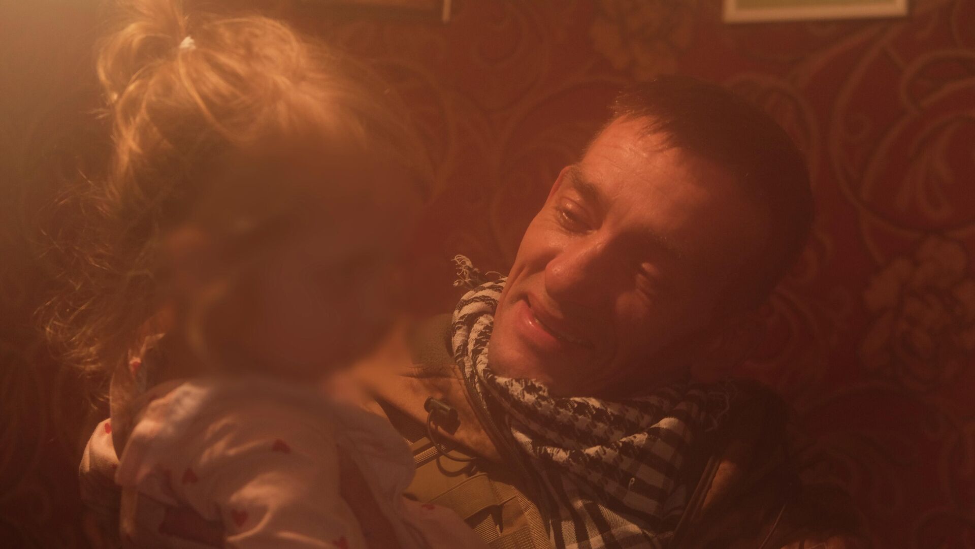 Боец Крым в ДНР под обстрелами принял роды - РИА Новости, 1920, 15.12.2025