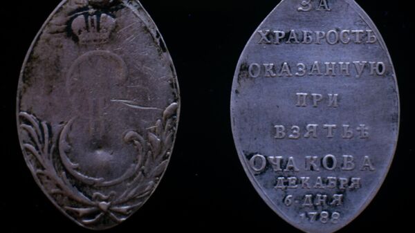 олотой офицерский крест и серебряная солдатская медаль за взятие штурмом крепости Очаков.